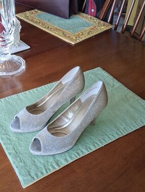 Kelly & Katie Women's Glitter Peep-Toe Heels in Gold